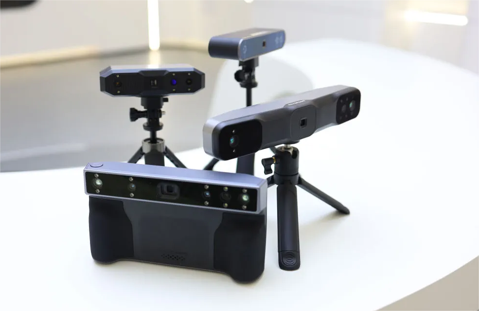 西安知象光电科技有限公司展厅内展示的便携式3D扫描设备。新华社记者 林胜概 摄